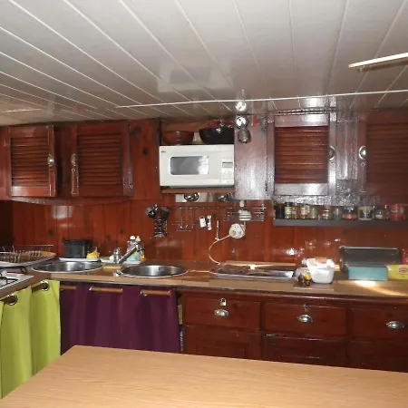 L'ephebe D'agde Botel